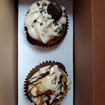 Cake Swirl - Real good! One cookies and cream and the other chocolate turtle. - Cupcakes Near Me - Houston, Texas
