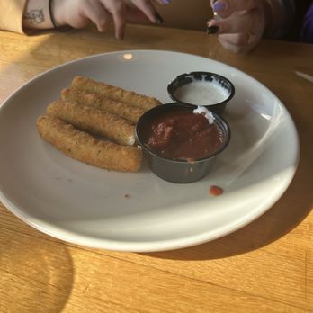Applebee's Grill + Bar - Mozzarella Sticks - American Near Me - Saginaw, Michigan