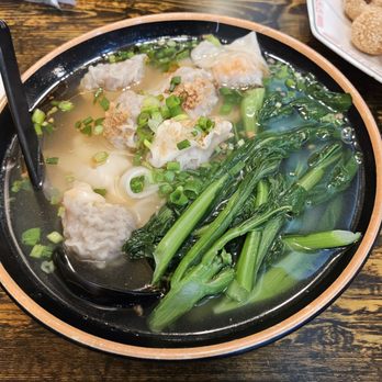 Fun Station - Tobiko Wonton soup - Noodles Near Me - Honolulu, Hawaii