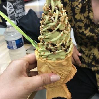 Taiyaki - Matcha ice cream with chocolate drizzle - Desserts Near Me - Paris, 01