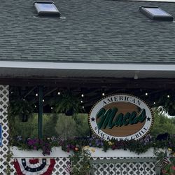 MacE's Snack Bar & Grille - Outdoor seating