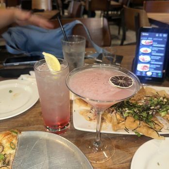Yard House - Kish n Tell + Long Island Tea - New American Near Me - Riverside, California
