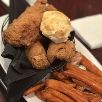 Copeland's - Spicy Herb Fried Chicken with Garlic Sweet Potato Fries - Cajun/Creole Near Me - Jacksonville, Florida