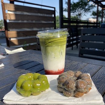 Momonoki - Strawberry matcha latte, mocha donut, black sesame donut - Cafes Near Me - Atlanta, Georgia