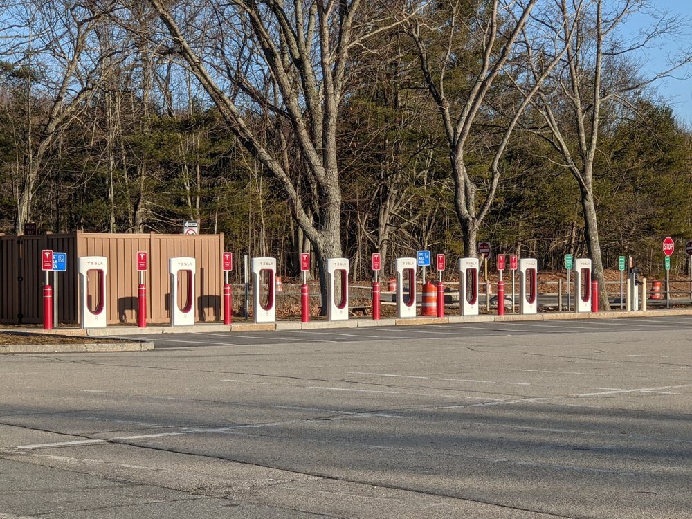 TESLA SUPERCHARGER STATION Updated July 2024 Kennebunk, Maine EV