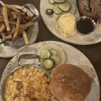 Killen's - Mac & Cheese with pulled pork sandwich - Southern Near Me - Houston, Texas Killen's - Mac & Cheese with pulled pork sandwich - Southern Near Me - Houston, Texas