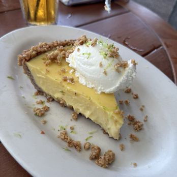 Houston's Restaurant - Key Lime Pie - American Near Me - Pompano Beach, Florida