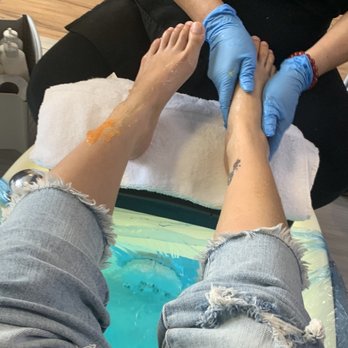 Diamond Hands Nail Spa - Deluxe pedicure by Jenny: she is scrubbing my legs and feet - Nail Salons Near Me - San Leandro, California Diamond Hands Nail Spa - Deluxe pedicure by Jenny: she is scrubbing my legs and feet - Nail Salons Near Me - San Leandro, California