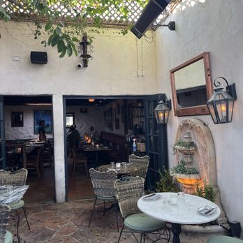 Bacari W 3rd - Interior - Breakfast & Brunch Near Me - Los Angeles, California