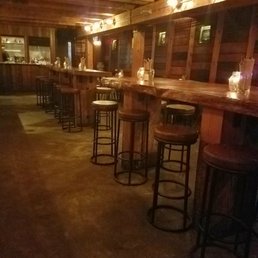 Cozy, romantic on week nights. Cozy, romantic on week nights.