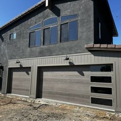 First Rate Door Systems - This CHI Overhead Skyline Flush door In their Driftwood Accent wood tone color looks great with the oversized clear glass.