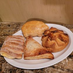 Chelos Panaderia - Oh, what a wonderful selection.