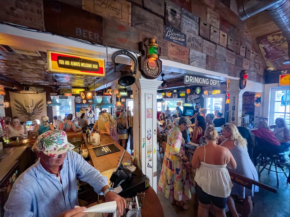 THE DIVE BAR SHIRT CLUB with photos Updated August 2024 44 Photos