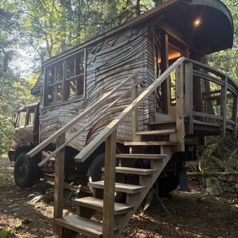 TreeHouse Point - Bed & Breakfast Near Me - Issaquah, Washington