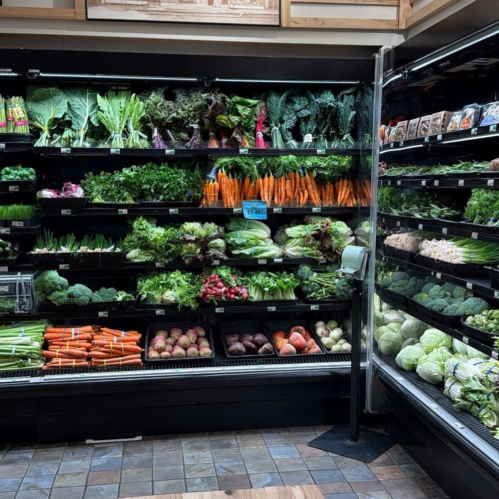 Roberts Market - Produce department - Grocery Near Me - Woodside, California Roberts Market - Produce department - Grocery Near Me - Woodside, California