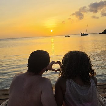 Travessence Travel Studio - Roatan trip by Travessence sunset - Travel Agents Near Me Travessence Travel Studio - Roatan trip by Travessence sunset - Travel Agents Near Me