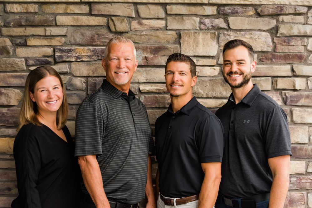 Hoogeveen Chiropractic Wellness Center Logo