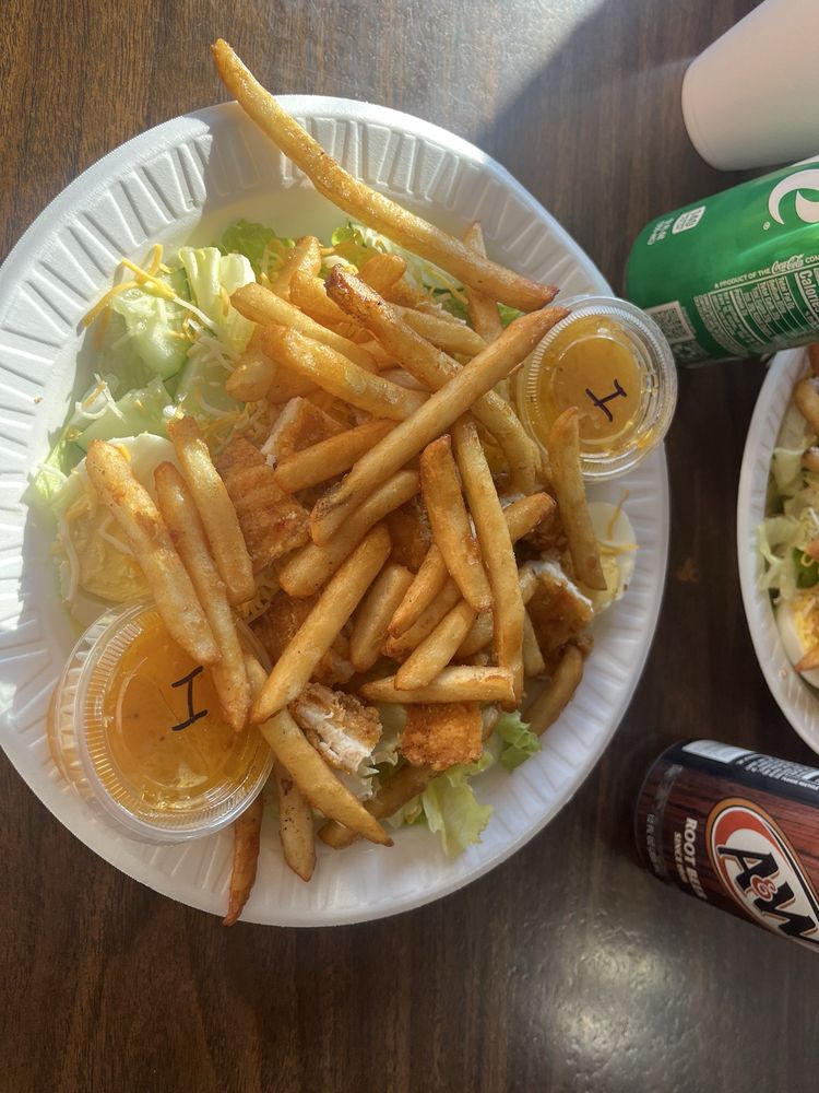 Ma & Pa's corner kitchen Logo