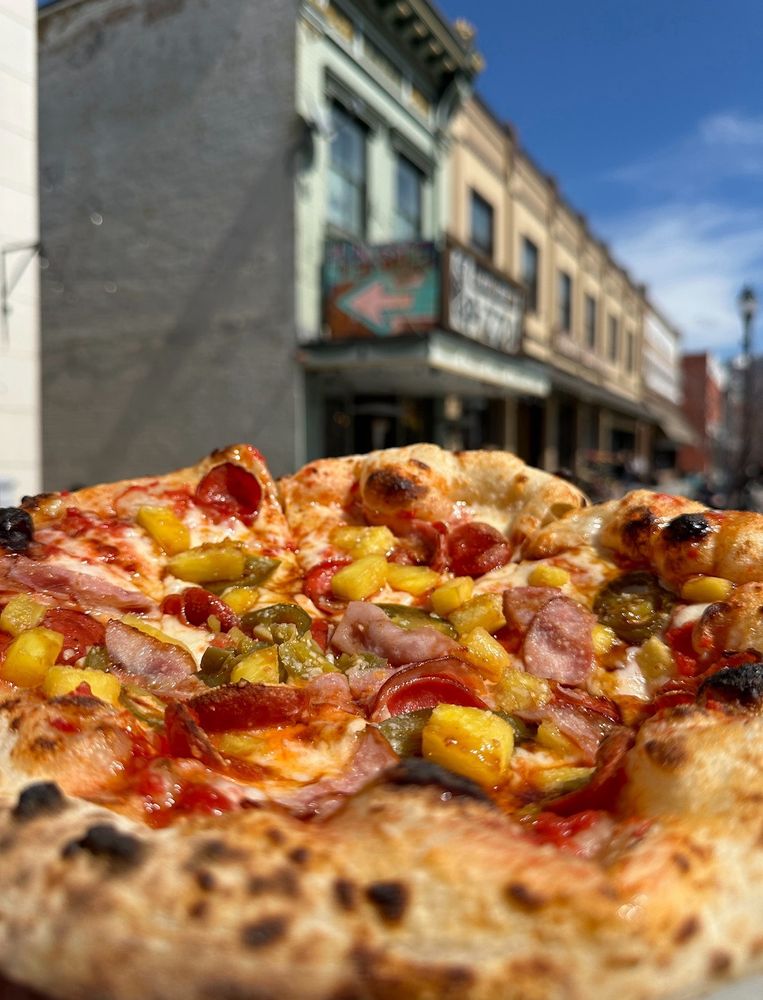 Center Street Pizza Logo
