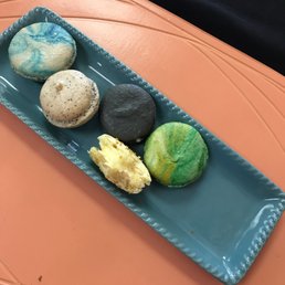 Blackberry, vanilla chai, cookies and cream, creme brûlée, and key lime macaroons Blackberry, vanilla chai, cookies and cream, creme brûlée, and key lime macaroons