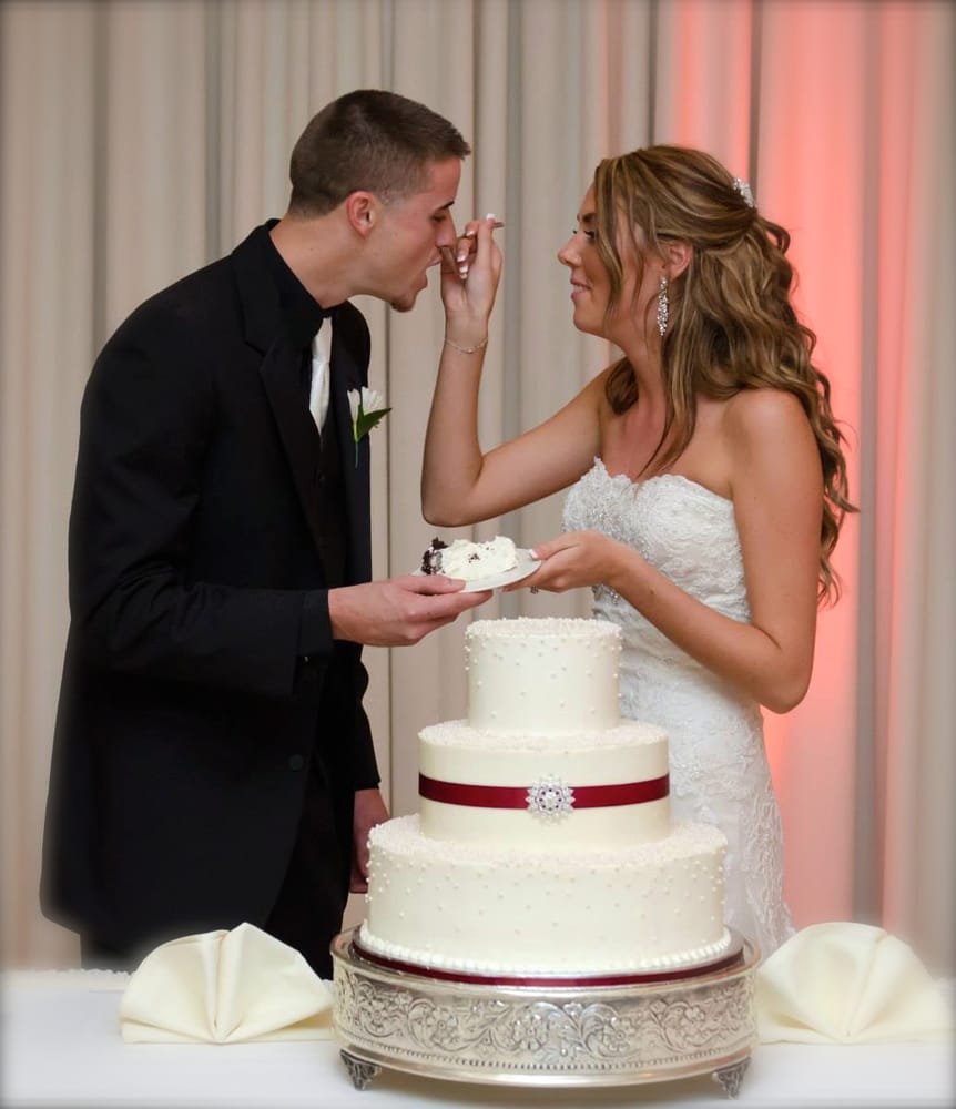 Cakes 5th Avenue Logo