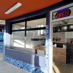 California Bear Garage Door And Gate - Counter top black aluminum frame with clear glass garage door in north park juice bar.
Thank you Senor Mango