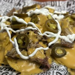 Murphy's Smokin Meats - Pulled pork nachos (with everything)