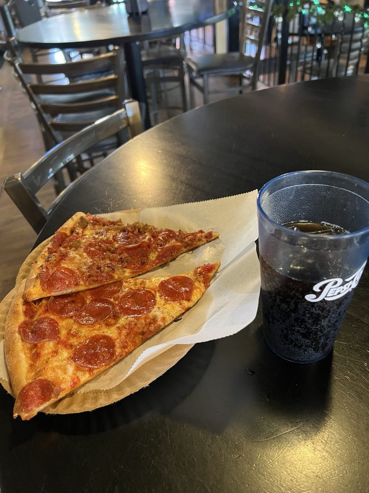 Stingers Pizza Pub Logo