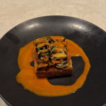 Apolonia - Roasted Mussel Toast pan con tomate | calabrian chili butter - Modern European Near Me - Chicago, Illinois Apolonia - Roasted Mussel Toast pan con tomate | calabrian chili butter - Modern European Near Me - Chicago, Illinois