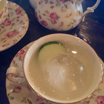 Tanner Smiths - Hendricks Gin Tea served in English tea pot - Cocktail Bars Near Me - New York, New York Tanner Smiths - Hendricks Gin Tea served in English tea pot - Cocktail Bars Near Me - New York, New York
