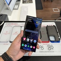 Great screen protector install, but no privacy glass available for Samsung phones.