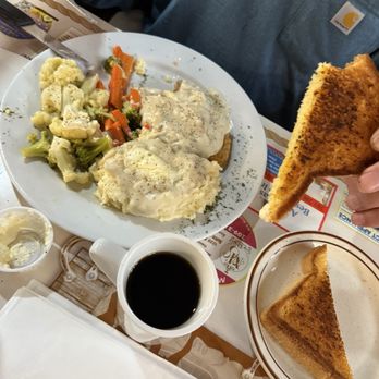 Ryderz Restaurant - Chicken Fried Steak, mashed potatoes, steamed vegetables and Texas toast - New American Near Me - Oakdale, California Ryderz Restaurant - Chicken Fried Steak, mashed potatoes, steamed vegetables and Texas toast - New American Near Me - Oakdale, California
