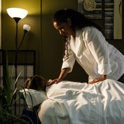 Lotus Arts and Wellness - Guiomar doing shiatsu massage