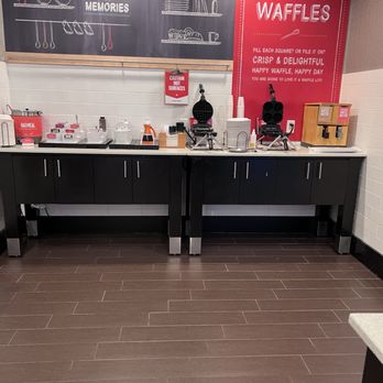 Hampton Inn & Suites Reno West - Waffle bar - Hotels Near Me - Reno, Nevada Hampton Inn & Suites Reno West - Waffle bar - Hotels Near Me - Reno, Nevada