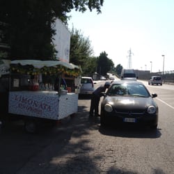 Nigola's Limonata - Nigola serving another happy customer.