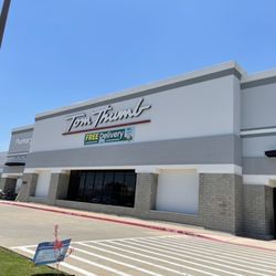 Tom Thumb - The front of Tom Thumb at Renner & Custer
