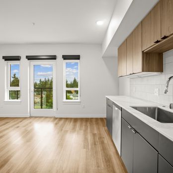 西海岸2 File:8492 CTB B8 11-02-2023(1).jpg - Wikimedia Commons