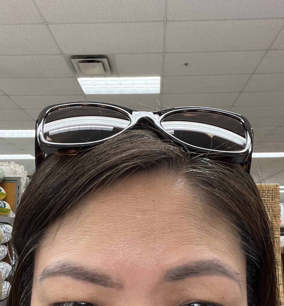 Ez Eyebrow Logo