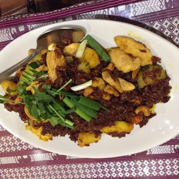 Naung Mai Thai Kitchen - Pineapple Chicken Fried Rice. - Thai Near Me - Hilo, Hawaii Naung Mai Thai Kitchen - Pineapple Chicken Fried Rice. - Thai Near Me - Hilo, Hawaii