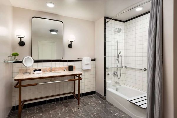 The Candler Hotel Atlanta, Curio Collection by Hilton by null