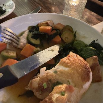 Teddy's Bar & Grill - The chicken (photos are for reference only as I have zero photography skills!) - Bars Near Me - Brooklyn, New York