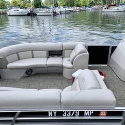 Stivers Seneca Marine - Pontoon boat -- super spacious!