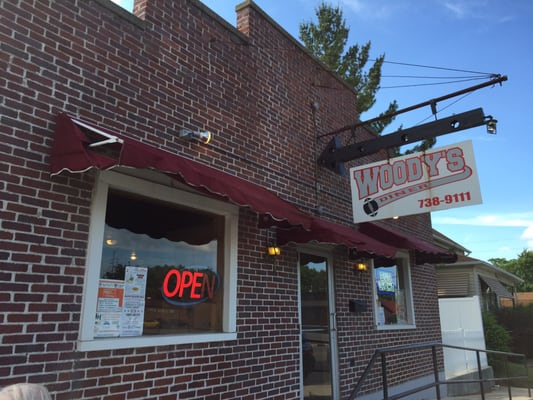 Al’s Woody’s Diner by null