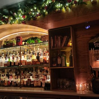 Bisous - Cocktail Bars Near Me - Chicago, Illinois