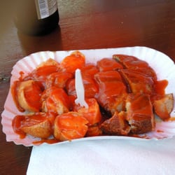 Curry 27 - Meins! Currywurst im Darm, Currybulette und ein 0,5l Schulli € 5,20
