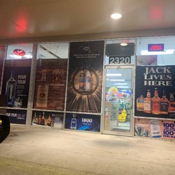 A & R Liquors - Entrance