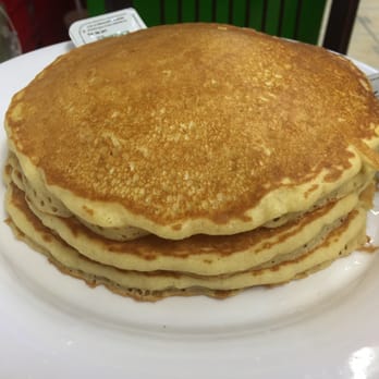 Rico Pollo & Carnes - Hot cakes calentitos con cajeta o miel - Mexican Near Me - Monterrey, NLE