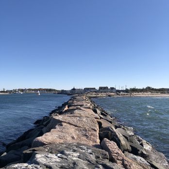 Gosman's Lobster House & Clam Bar - Rocks - Sushi Bars Near Me - Montauk, New York
