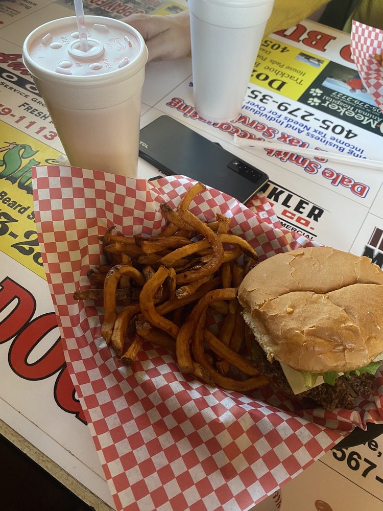 Food from LE's Burgers