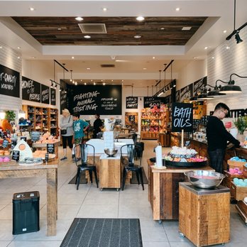 Lush - Inside Store - Cosmetics & Beauty Supply Near Me - Palo Alto, California